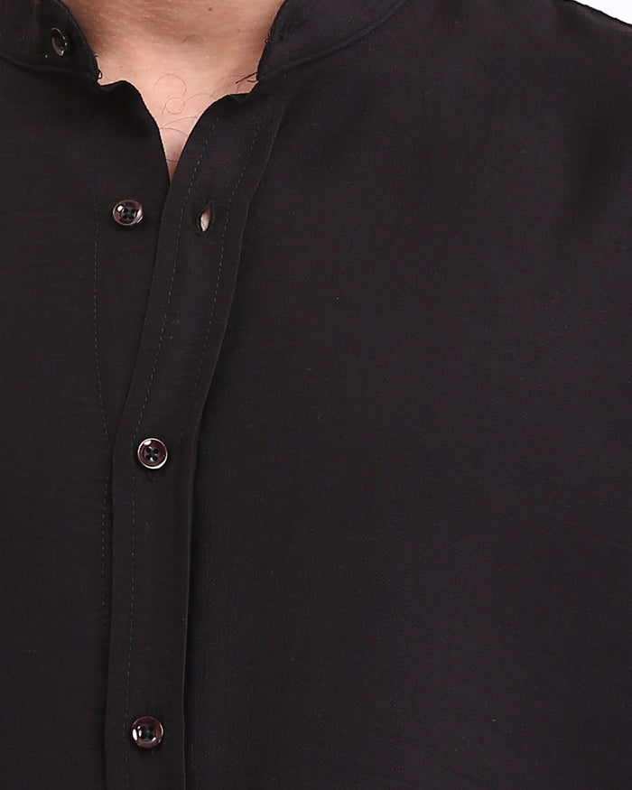 Ravin Men’s Fluid-Drape Grandad Collar Shirt – Midnight Black - O203312