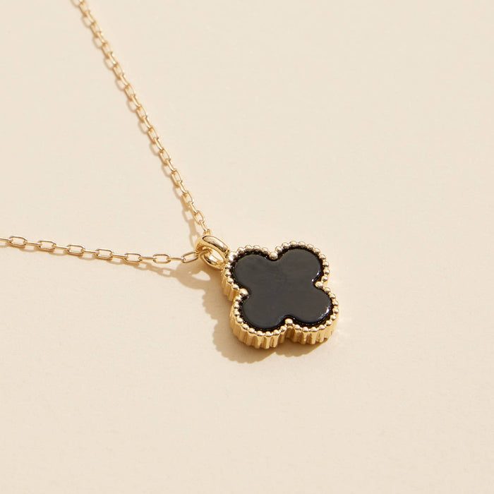 Single Flower Shell Charm Short Necklace: Black
