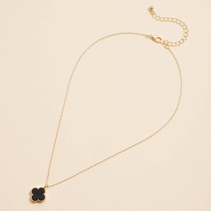 Single Flower Shell Charm Short Necklace: Black