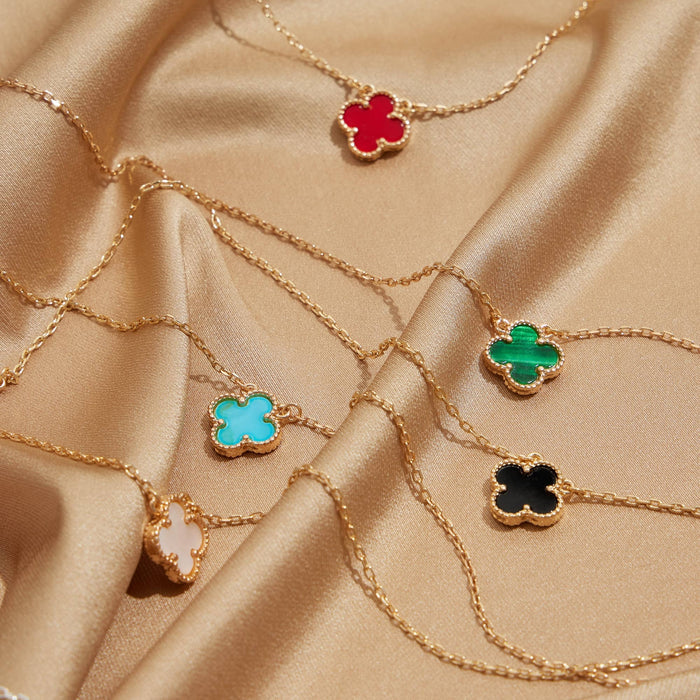 Single Flower Shell Charm Short Necklace: Black